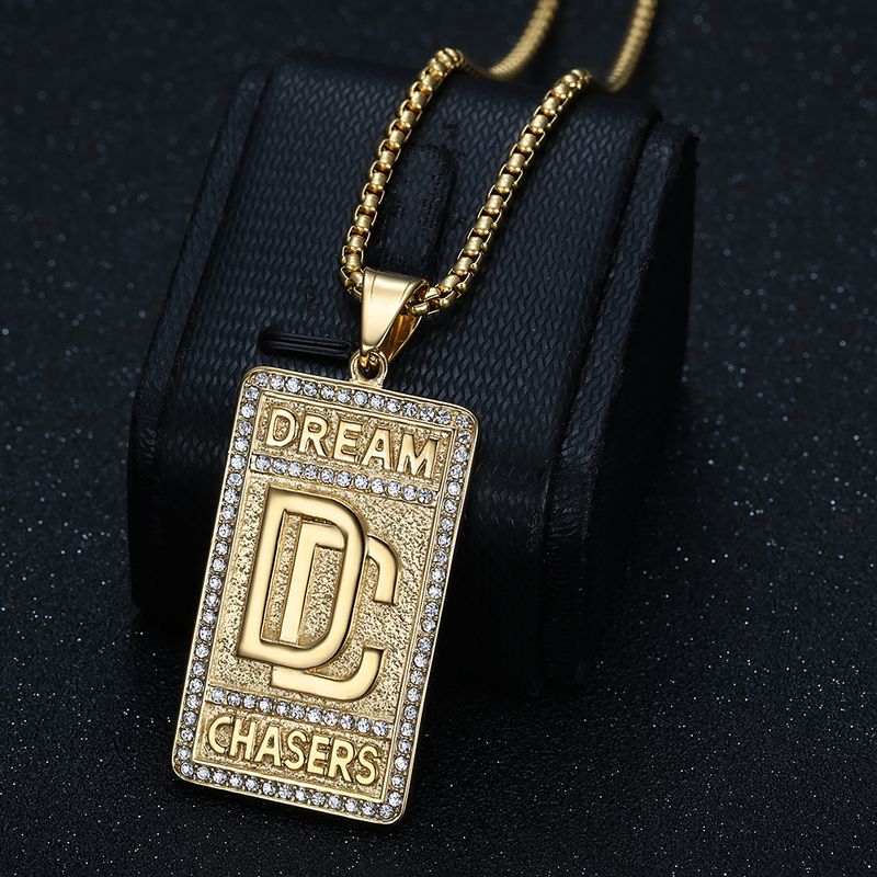 Collana con ciondolo quadrato DC tempestato di diamanti, in acciaio al titanio placcato oro e gioielli hip-hop alla moda_voghion.com