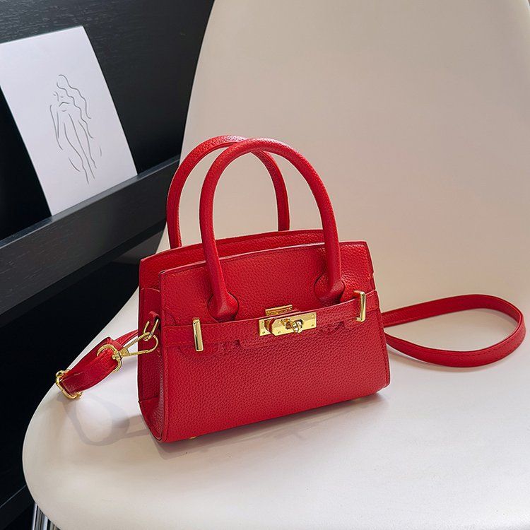 Borsa a tracolla a tracolla Instagram versatile di nuova moda per l'estate 2024 da donna dal design piccolo_voghion.com