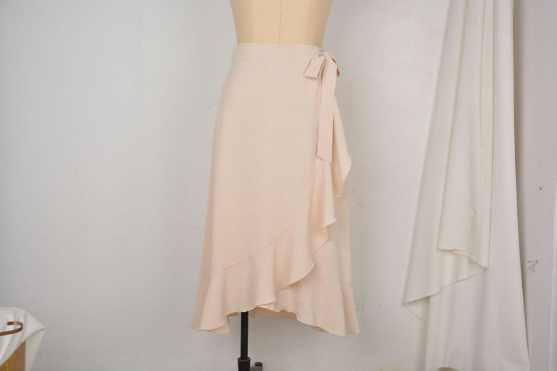 Jupe une pièce à lacets pour femmes, jupe irrégulière de couleur unie_voghion.com