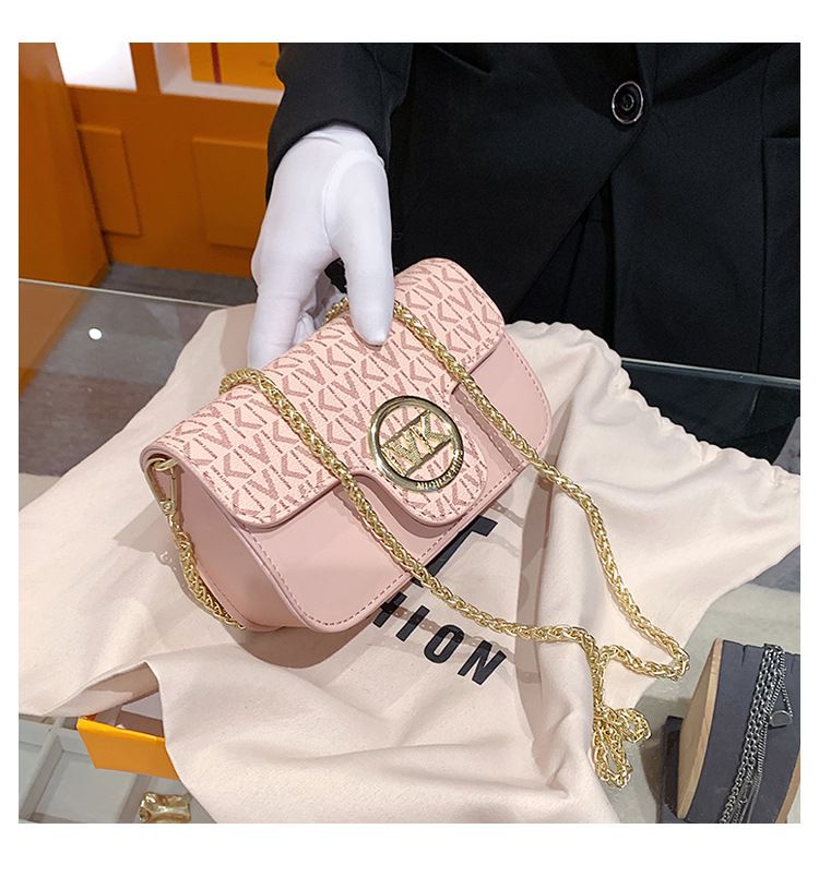 2023 Zomer Nieuwe Tas Damesmode Europese en Amerikaanse Contrast Bedrukte Ketting Een Schouder Crossbody Grote Capaciteit Kleine Vierkante Tas_voghion.com