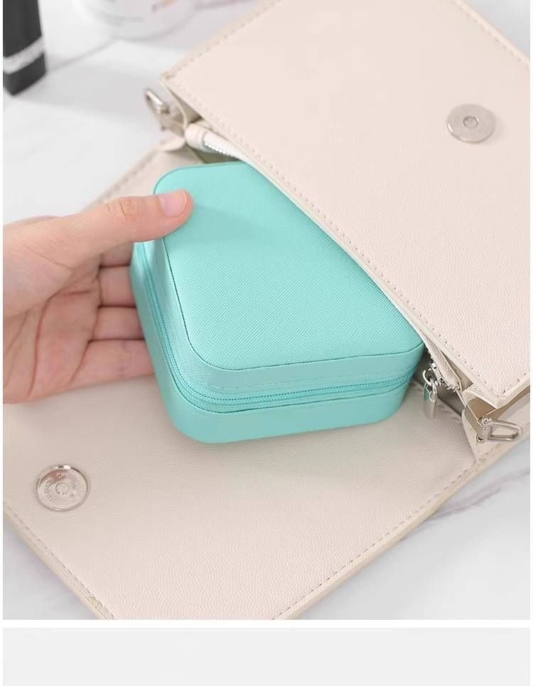Elegante Schmuckbox aus PU-Leder – anpassbare Fächer für Ringe, Ohrringe und Halsketten (10 x 10 x 5 cm, 8 Farben)_voghion.com