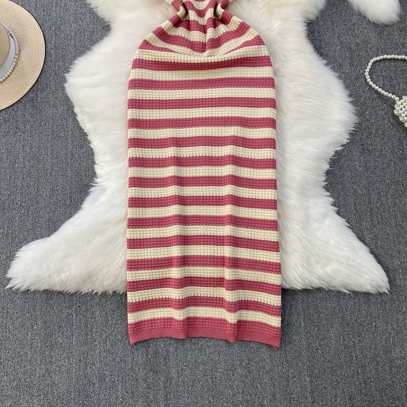 Abito da donna a righe in maglia con bretelle, gonna lunga per le vacanze, snellente per il temperamento e per i fianchi_voghion.com