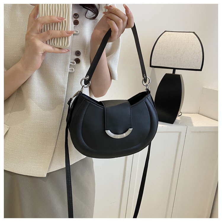 Borsa semplice per ascelle di nicchia Borsa casual a mezzaluna popolare 2023 Nuova borsa estiva Borsa a tracolla di tendenza della moda da donna_voghion.com