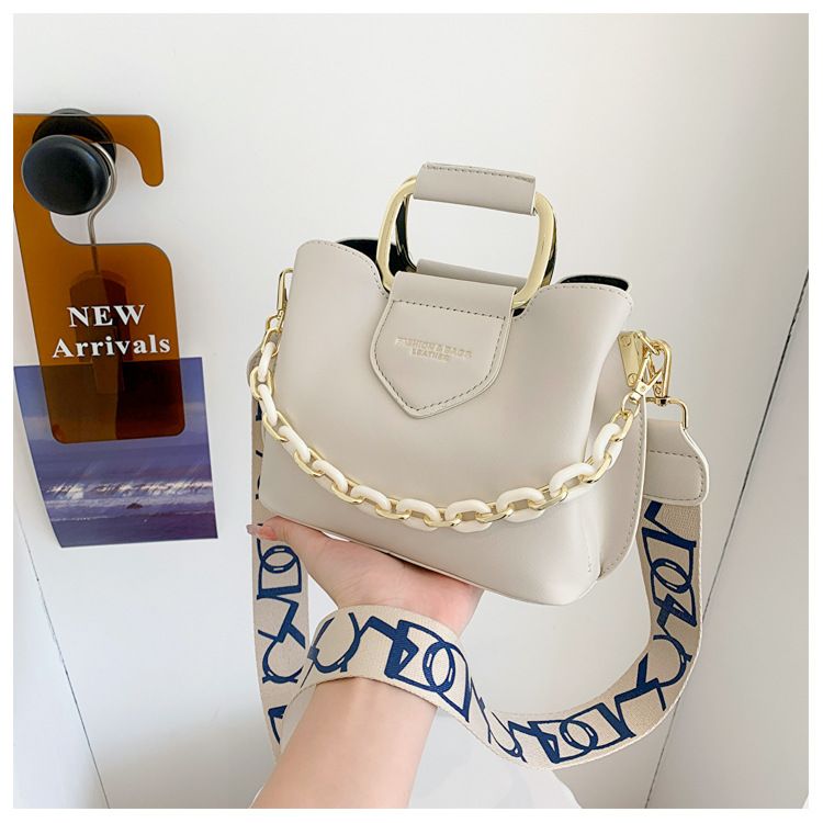 Cross Border Novas bolsas para mulheres, bolsa mensageiro retrô versátil com alça larga, bolsa de ombro tipo balde para viajante com corrente da moda_voghion.com