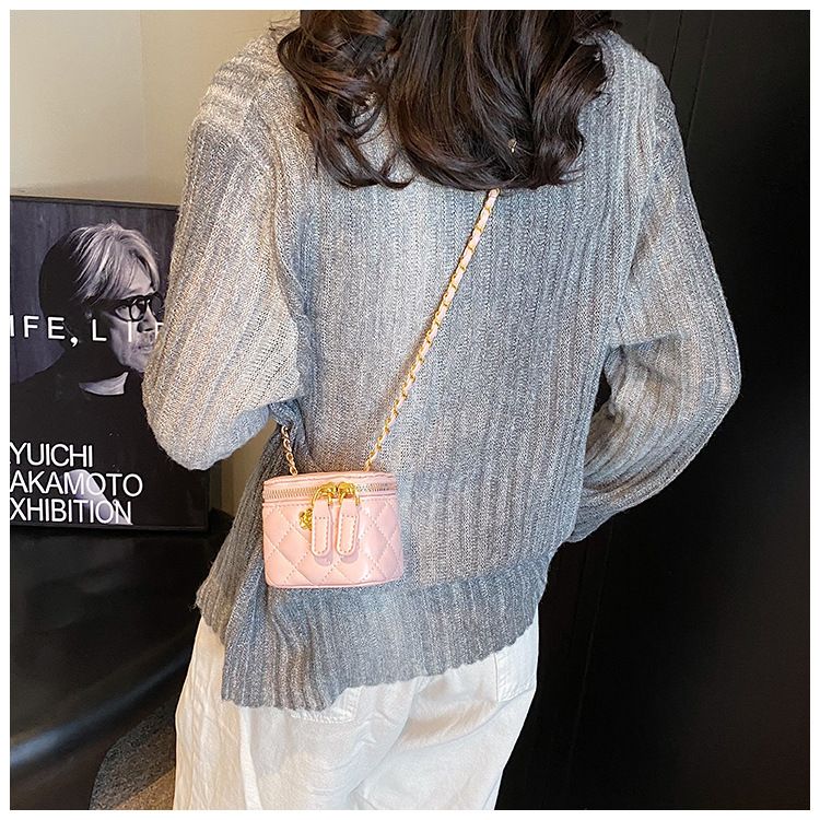 Xiaoxiangfeng Mini Lingge Chain Shoulder for Women 2024 New and Fashionable Crossbody Bag, Popular on the Internet,_voghion.com