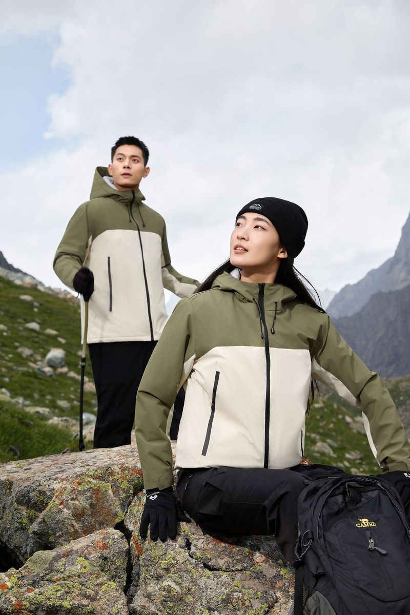 Graphene Thermal Group zakupiła wiatroodporną, wodoodporną, ciepłą, outdoorową kurtkę z nadrukiem, podszytą polarem_voghion.com