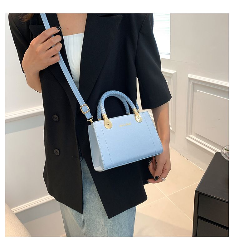 2024 Sommer Neue Mode Weben Handtasche Einzelne Schulter Crossbody Kleine Quadratische Damentasche Mischreihe_voghion.com
