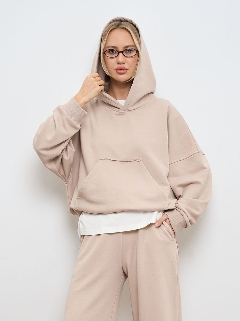 Conjunto moderno de moletom com capuz e calça jogger – Look casual streetwear (Branco/Preto/Bege/Rosa) Tendências da moda_voghion.com