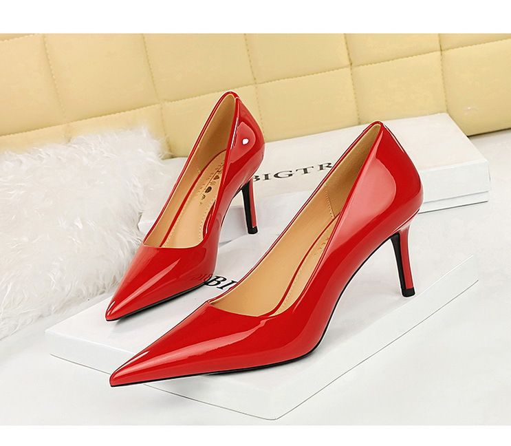 Dámské třpytivé lakované kožené lodičky na vysokém podpatku s tenkou, mělkou špičatou špičkou_voghion.com