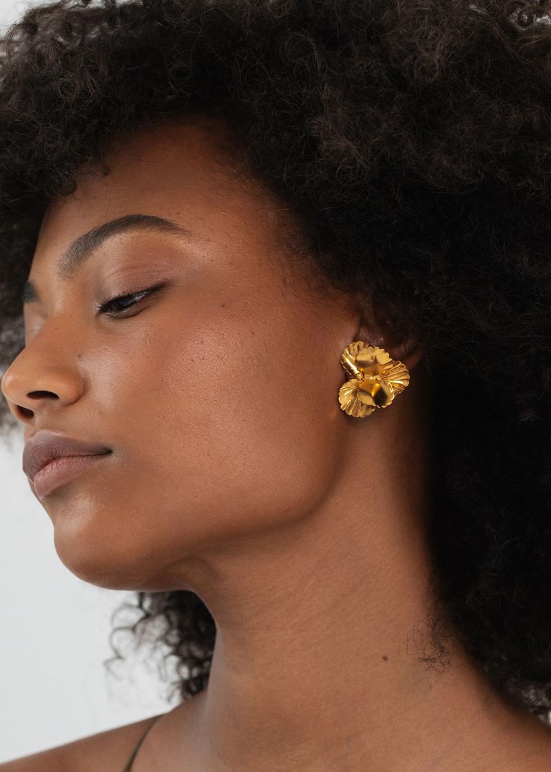 Unisex Retro Petal Earrings High End Niche Novel Design Irregular Fold Earrings_voghion.com