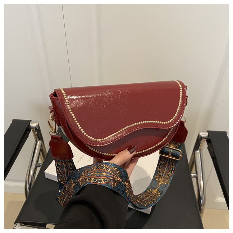 2025 Solid Color New Trendy Fashionable Simple Textured Wide Strap Crossbody Shoulder Women's Saddle Bag_voghion.com