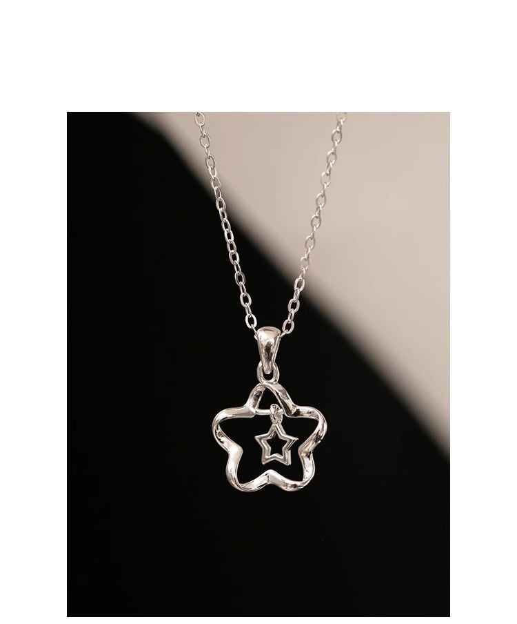 Collana con ciondolo a forma di stella con fiore in argento da donna, moda di nicchia, design leggero e lussuoso, regalo per la migliore amica_voghion.com