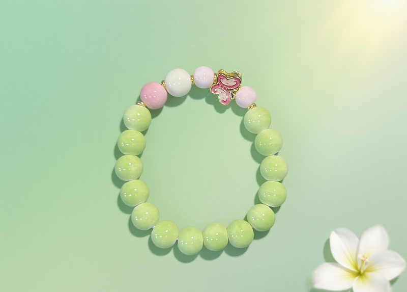 Boho-Armbänder aus grünen Keramikperlen – Schmetterlingsanhänger und -farbe – Blockstile_voghion.com