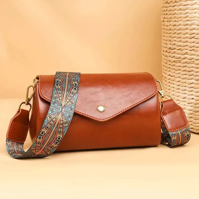 Bolsas de grife novas bolsas de lazer simples de couro sintético de alta qualidade femininas pequenas alça larga cruzada vintage aba bolsa de ombro quadrada_voghion.com