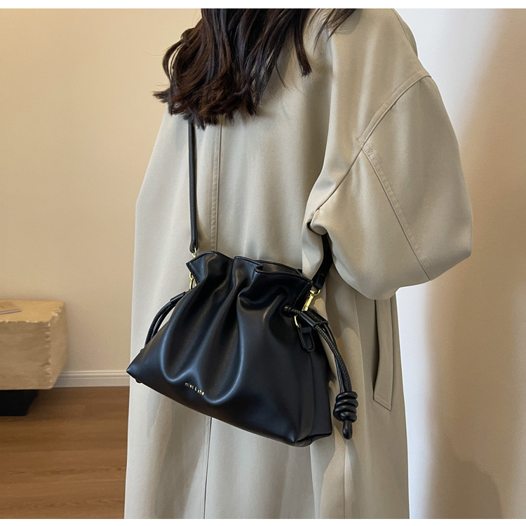2023 Nuova vendita calda di nicchia Design High-end Borsa a secchiello Borsa da donna di grande capacità Borsa a tracolla semplice urbana_voghion.com