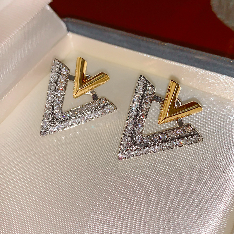 Designer Zircon V-shaped a pair of earrings fashion personality studs light luxury high sense _voghion.com
