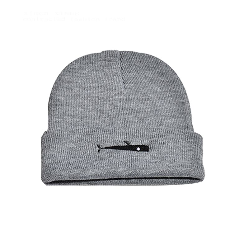 Tendenza Autunno e Inverno Sezione sottile Ricamo di pesci volanti Berretto lavorato a maglia Moda semplice Testa slip-on Hip-hop Berretto di lana nero Uomo e donna_voghion.com
