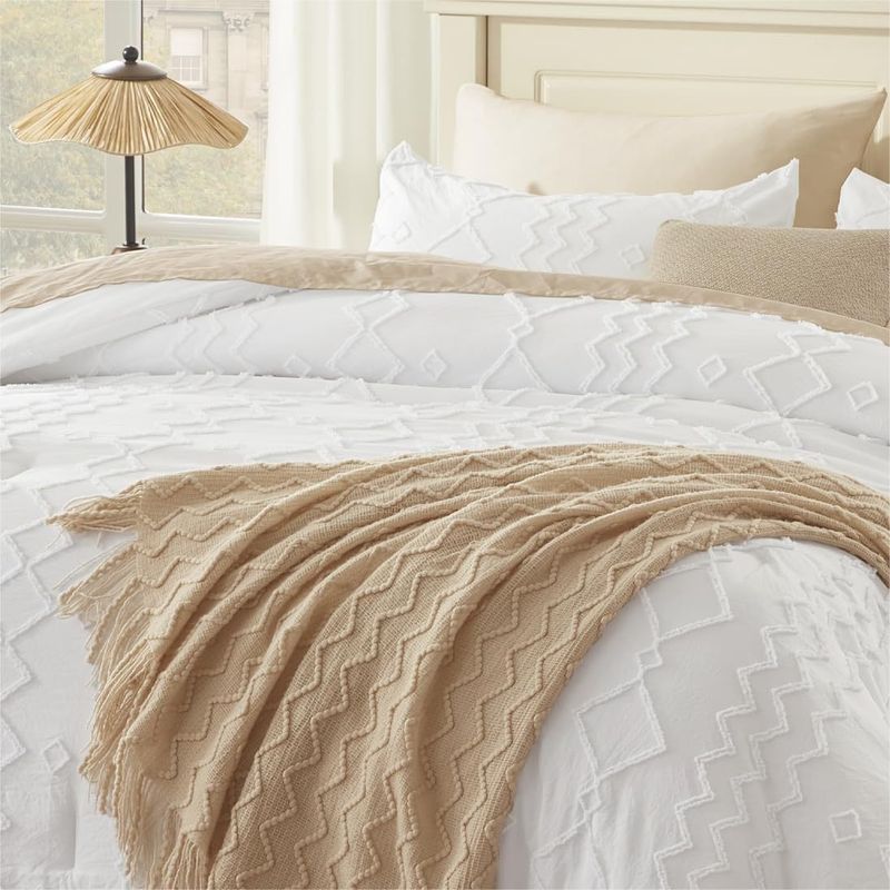 Quilt Set White Diamond Wave Tufted Cut Flower Fat Quilt Core Chemical Fiber Quilt Quilt Three Piece Set_voghion.com