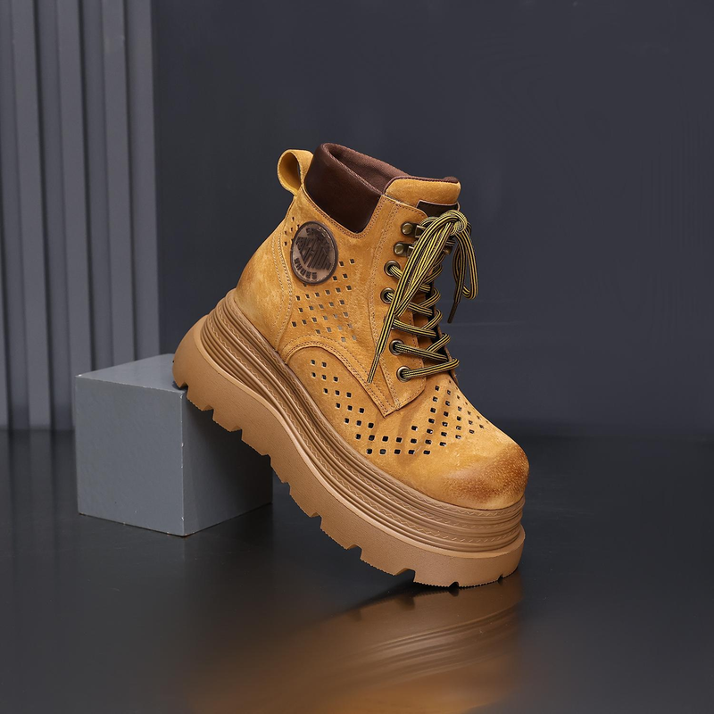 2025 - Gli stivali gialli scavati da donna sono un must have per l'autunno 2025_voghion.com