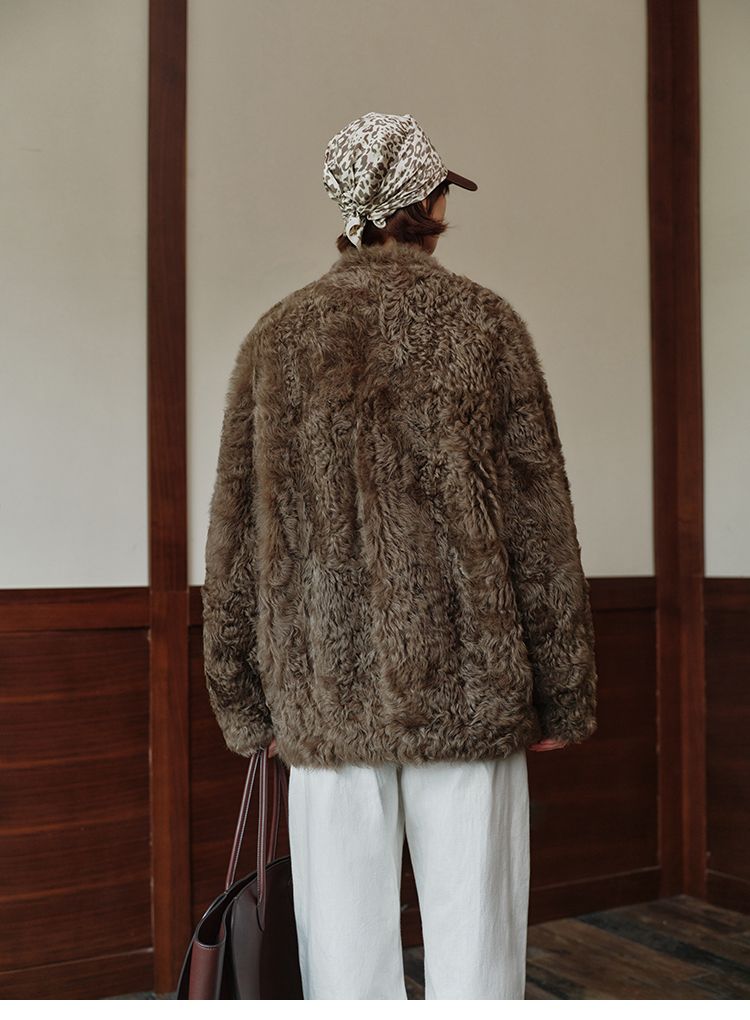 Damen-Kunstpelzmantel mit natürlichen Locken – gemütlicher V-Ausschnitt, offener Cardigan-Stil, toskanisch inspirierte Kunst-Shearling-Jacke_voghion.com
