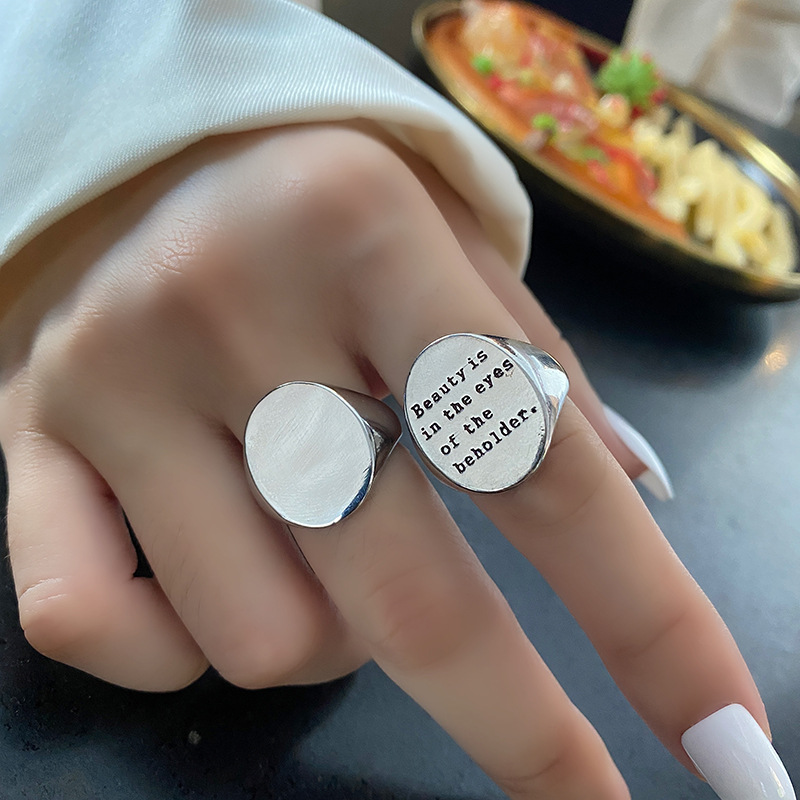Sterling Silber VENUS Retro-Punk-Stil Englischer Buchstabe Breitgesichtiger Ring Nischen-Kreativer Zeigefinger-Ring-Juwel_voghion.com