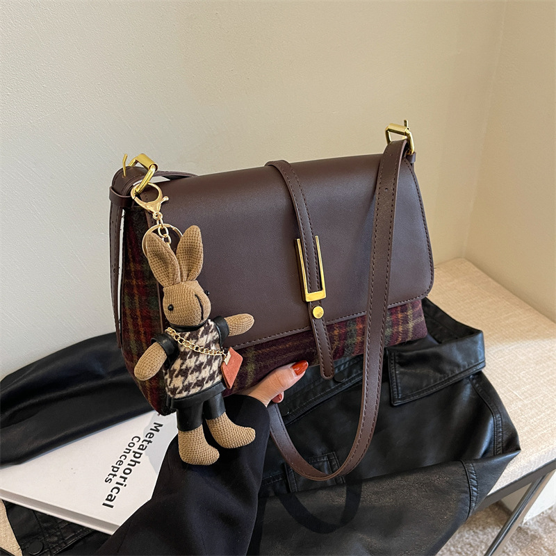Årets populære lille veske for kvinner høst og vinter allsidig 2023 ny retro én-skulder crossbody-veske for kvinner teksturert liten firkantet veske_voghion.com