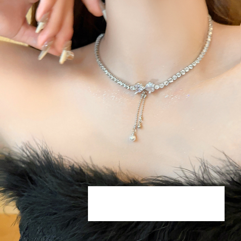 Collana di perle con zirconi e fiocco per donna, design di nicchia leggero e di lusso, nuova collana di alta gamma 2024, catena per clavicola_voghion.com