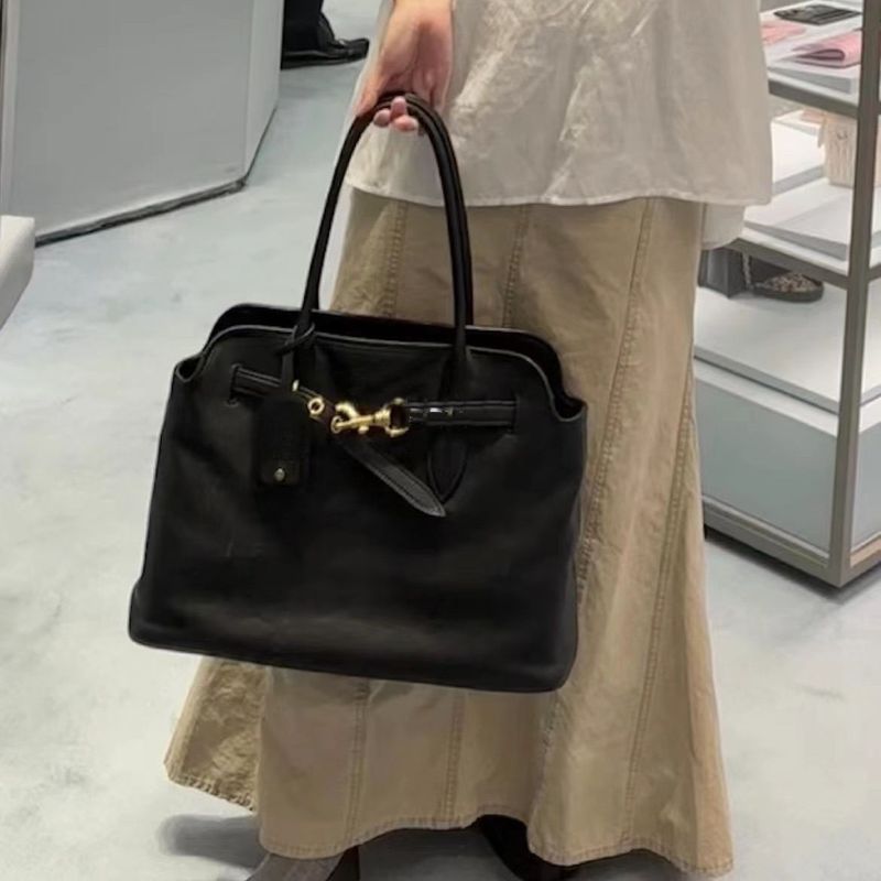 Nuova borsa a mano vintage di grande capacità, alla moda, in morbida pelle, con una spalla e una cartella sotto l'ascella._voghion.com