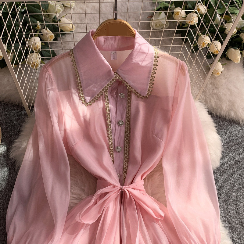 Abito elegante da donna con colletto in pizzo e maniche a lanterna - Abito estivo midi a trapezio con vita alta e bottoni sul davanti (blu/bianco/rosa)_voghion.com