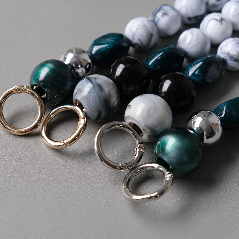 Modische, persönlichkeitsstarke, handgefertigte Farbblock-Harztasche mit Perlen und Handkette aus Acrylperlen_voghion.com