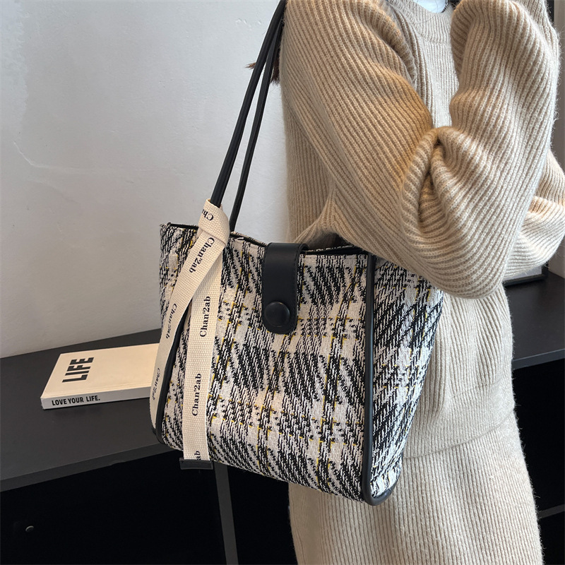 Borse autunnali e invernali Borsa da donna di grande capacità 2023 Nuova borsa a tracolla in tela premium versatile alla moda Borsa a tracolla per pendolari_voghion.com