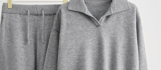 Completo composto da top con revers in maglia tinta unita e pantaloni a gamba larga con coulisse - Completo comodo da ufficio e casual per donna_voghion.com