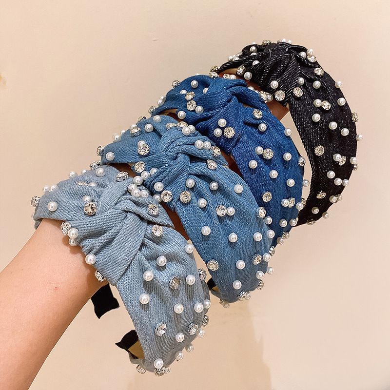 Cerchietti alla moda con bordo largo annodato con strass di perle di denim di vendita calda, accessori per capelli in tessuto per esterni da donna_voghion.com
