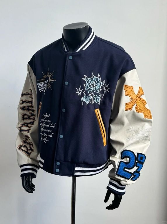 Herrenbekleidung Europäische und amerikanische Retro-Baseballjacke mit schwerer Stickerei, farblich abgestimmt, Persönlichkeit, Freizeitjacke, Totem-Design_voghion.com