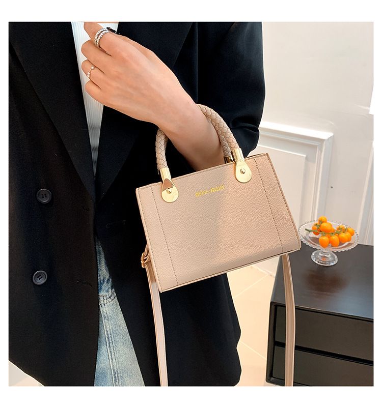 2024 Sommer Neue Mode Weben Handtasche Einzelne Schulter Crossbody Kleine Quadratische Damentasche Mischreihe_voghion.com