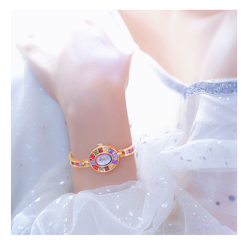 Women's Stylish Rainbow Gradient Dial Quartz Watch With Mineral Crystal & Jewelry Clasp – Fashionable & Water-Resistant_voghion.com