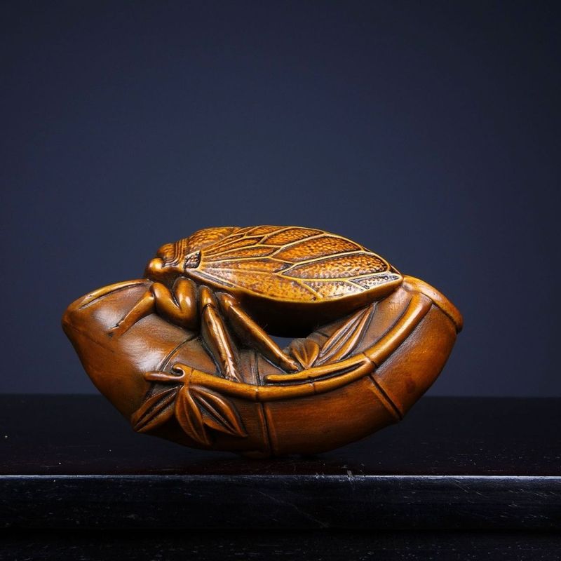Antique Style Bonsai Wood Carving Handheld Piece Cicada Shines With Fame Craft Length 8cm Width 3cm Height 5cm_voghion.com