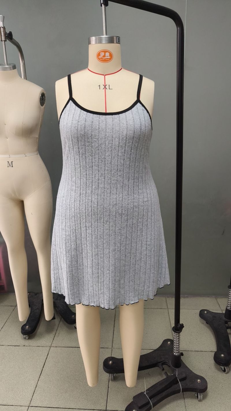 2025 Autunno e Inverno Nuovo Splicing Grandi Taglie Abbigliamento Donna Sexy Bretelle Camicia da Notte Abito Comodo Loungewear_voghion.com