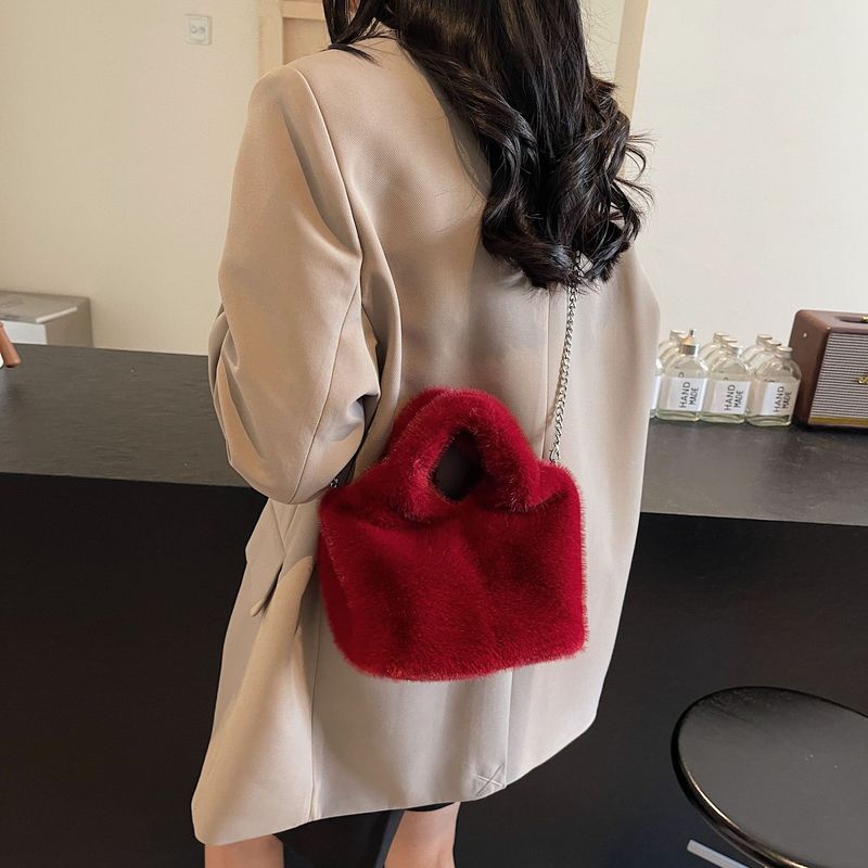 Borsa a mano soffice da donna 2025, nuova borsa a tracolla con catena di nicchia alla moda, invernale, in pelliccia_voghion.com