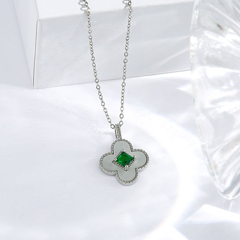Nouveau collier pour femme en acier titane orné d'un trèfle à quatre feuilles émeraude, avec pendentif en zircon micro-incrusté et nacre._voghion.com