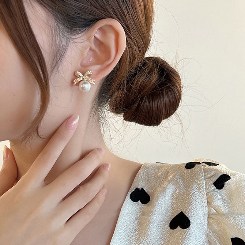 Orecchini giapponesi e coreani squisiti con fiocco di perle e diamanti, semplici e versatili, alla moda, piccoli, per donna._voghion.com