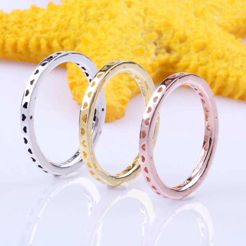 Damenschmuck, eleganter, versilberter Messingring in Herzform, durchbrochen zum Stapeln, klassisches Blumendesign, Unisex-Modeaccessoire_voghion.com