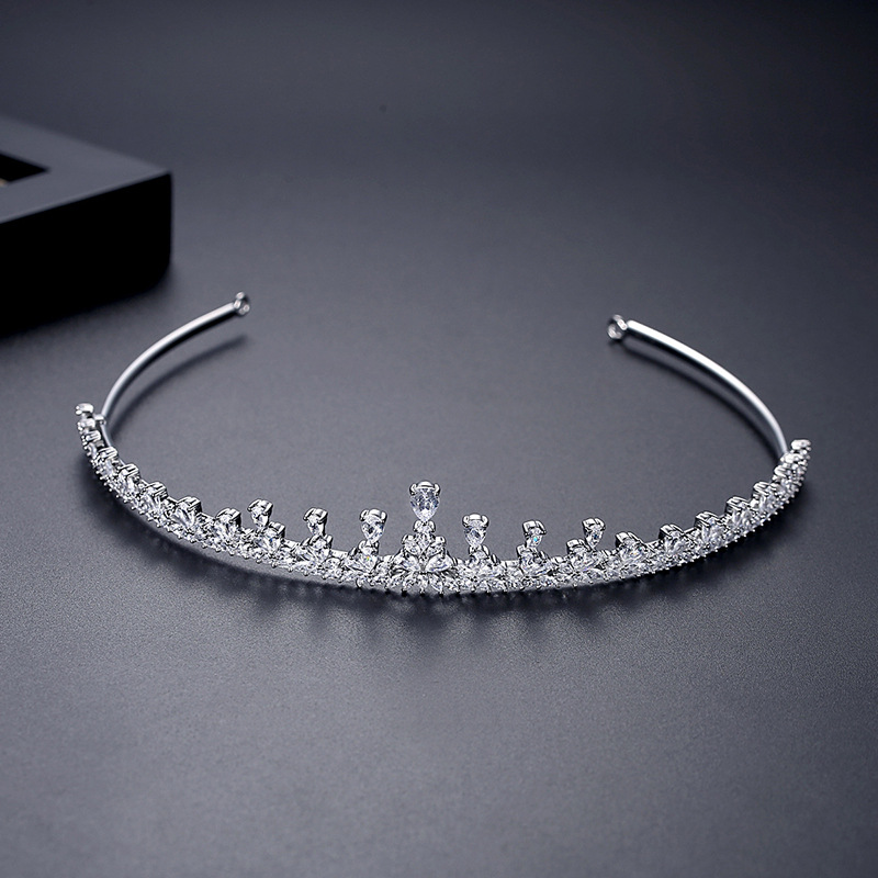 Elegante fascia per capelli con tiara in zircone per gioielli da donna, per matrimoni e eventi serali - Design geometrico minimalista con base in rame ipoallergenico_voghion.com
