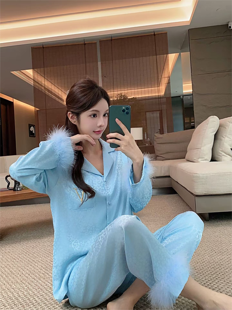 Underwear & Sleepwears Leopard Feather High End Pajamas For Women Autumn And Winter Gold Velvet Long Sleeved Comfortable Home Clothes Suit_voghion.com