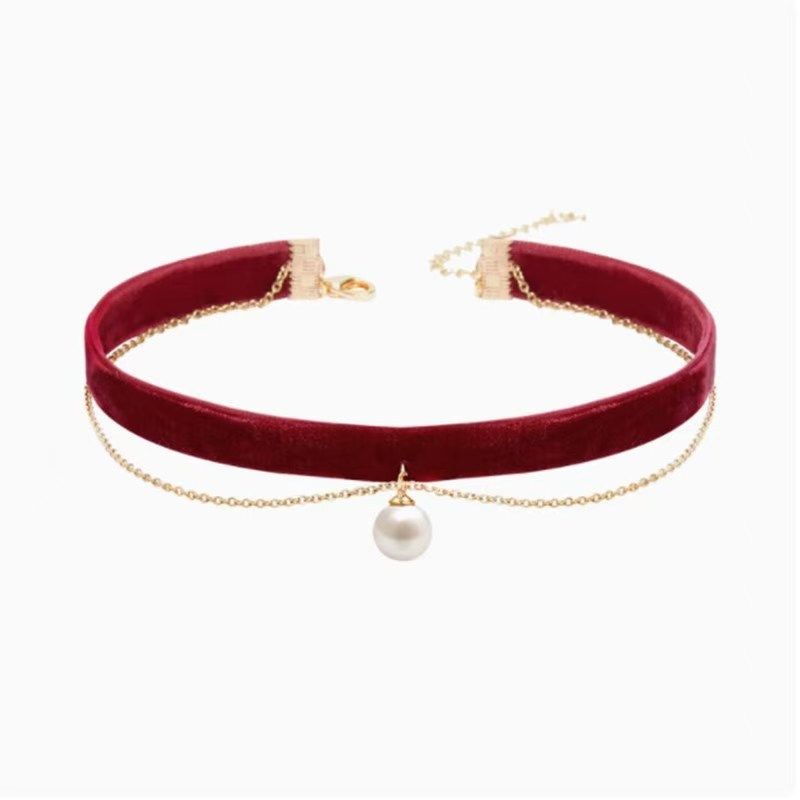 Collana con catena a forma di cuore rosso con perle e rosa, design di nicchia, accessori per abito da brindisi_voghion.com
