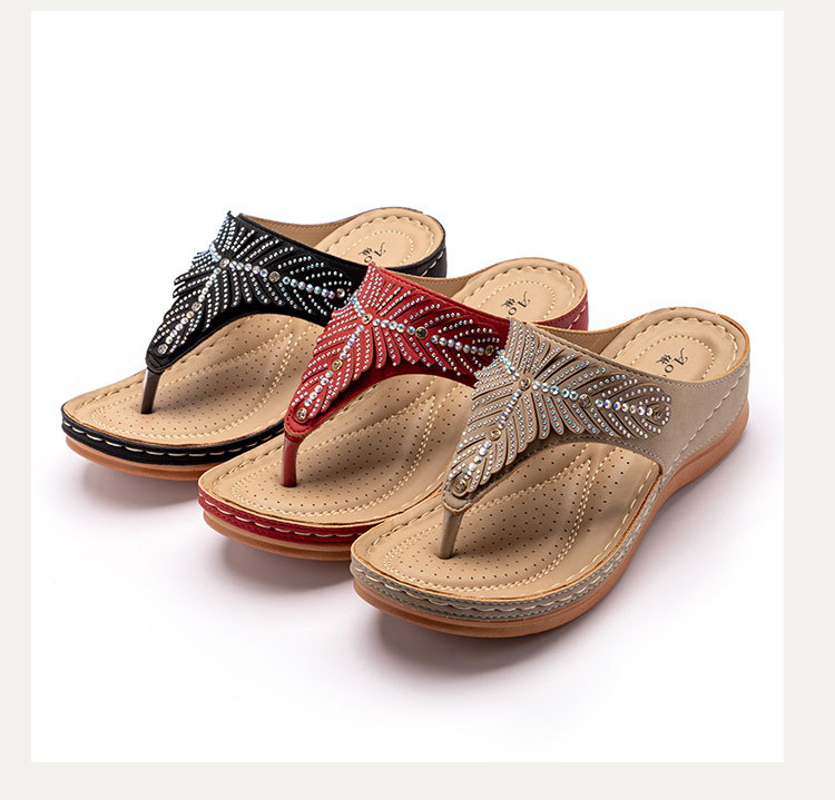 2022 Neue Hausschuhe Damen Sommermode Wasser Diamant Slope Heel Sandalen für Freizeit Urlaub Füße Clip Flip Flops_voghion.com