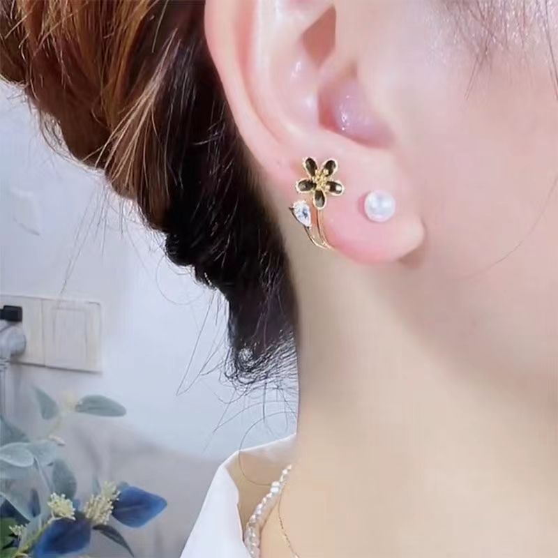 Women's earrings Unique flower pearl earrings for women 2023 new popular earrings niche design light luxury high-end temperament earrings_voghion.com