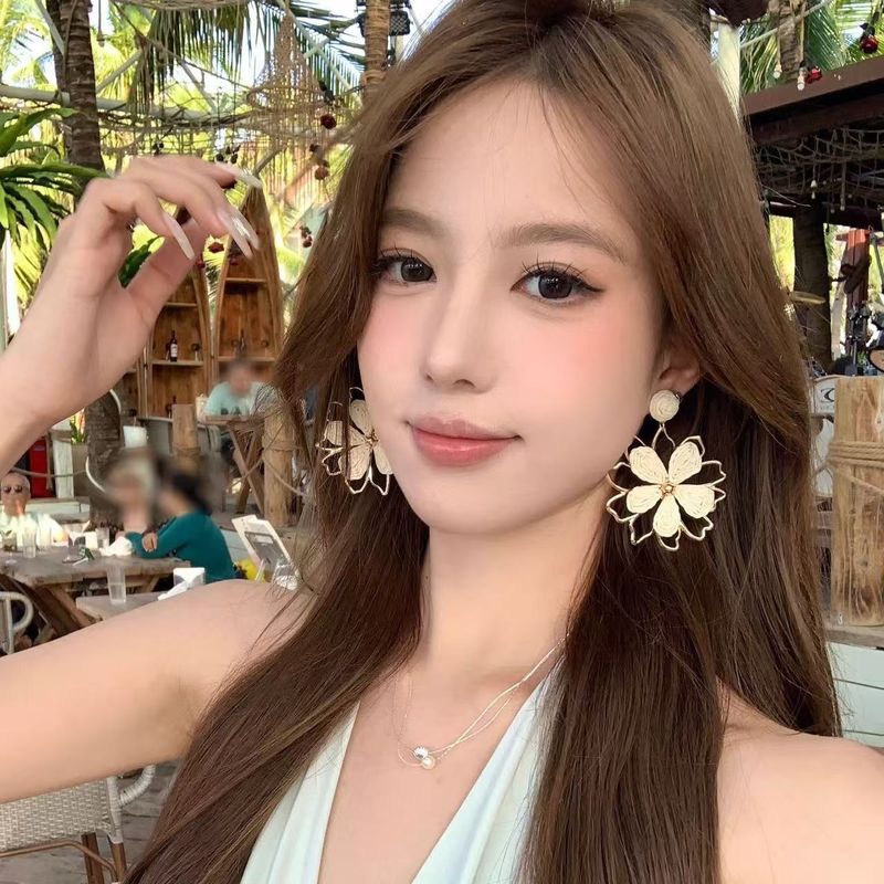 Resort Style Beach Large Flower Raffia High-End Light Luxury Starfish Studs Niche Elegant Earrings_voghion.com