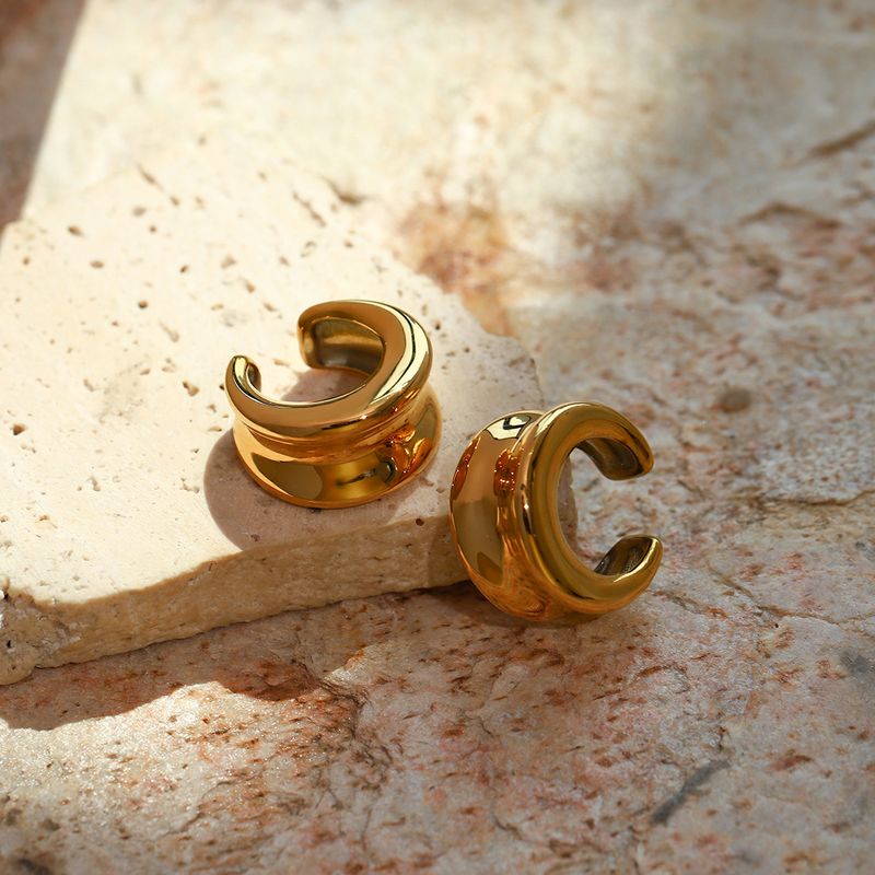 Clip a forma di mezzaluna a forma di C in acciaio inossidabile dorato, design di nicchia molto venduto, clip per orecchio in acciaio al titanio_voghion.com