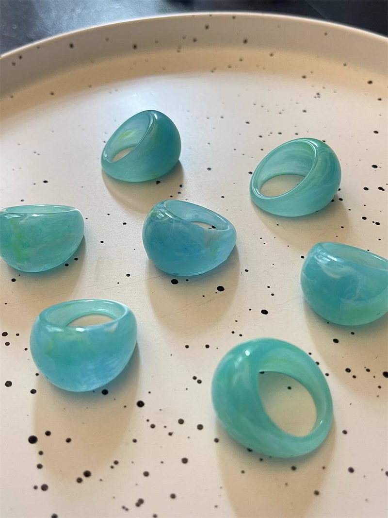 New Niche Unique Shaped Retro Resin Ring With Cool Style And Dyed Male Accessories_voghion.com